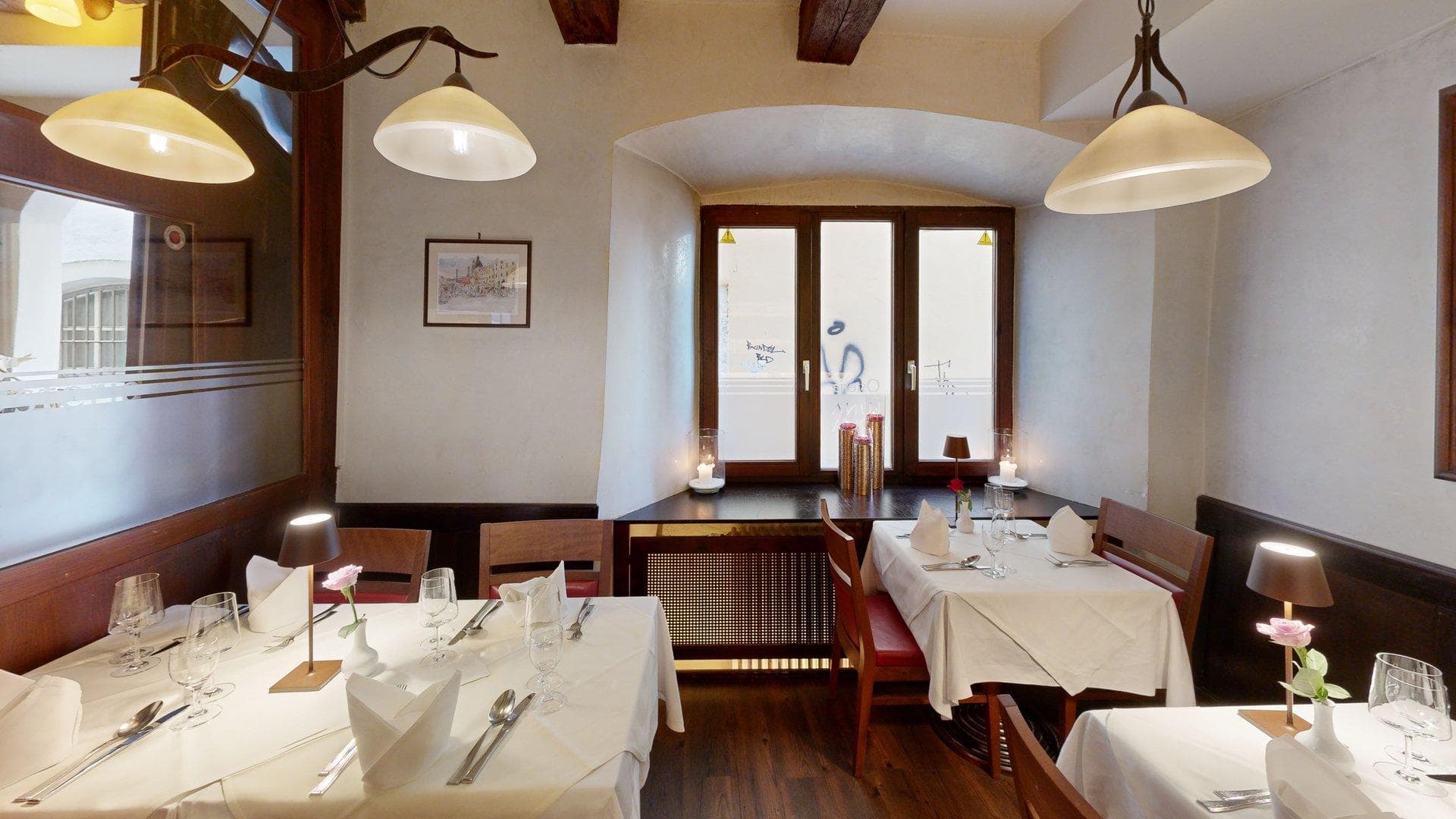 Gastraum mit Pendelleuchten